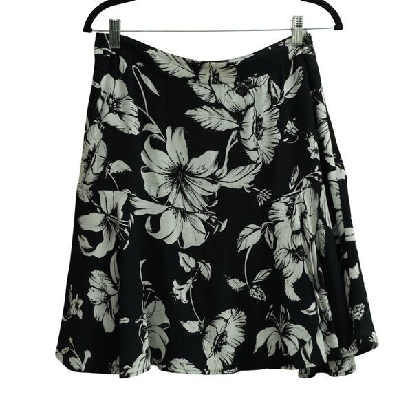 White House Black Market Womens Flutter Mini Skirt White Floral Pattern Size 8 - Picture 1 of 7